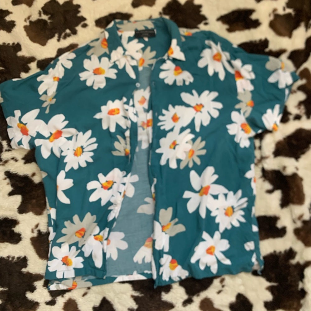Button up - Picture 2 of 2